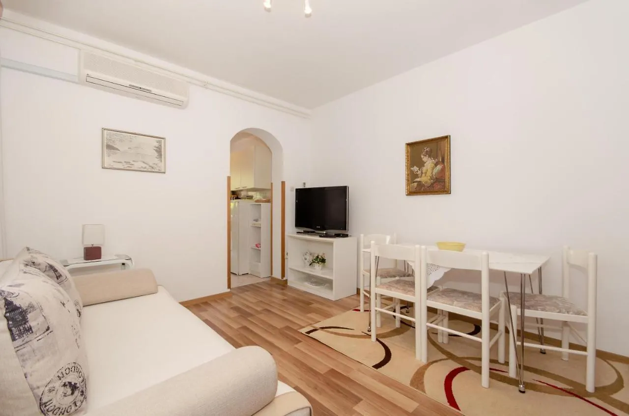 Apartments Bungavilia Rovigno Croazia