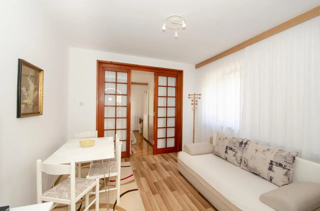Apartments Bungavilia Rovinj 0*,