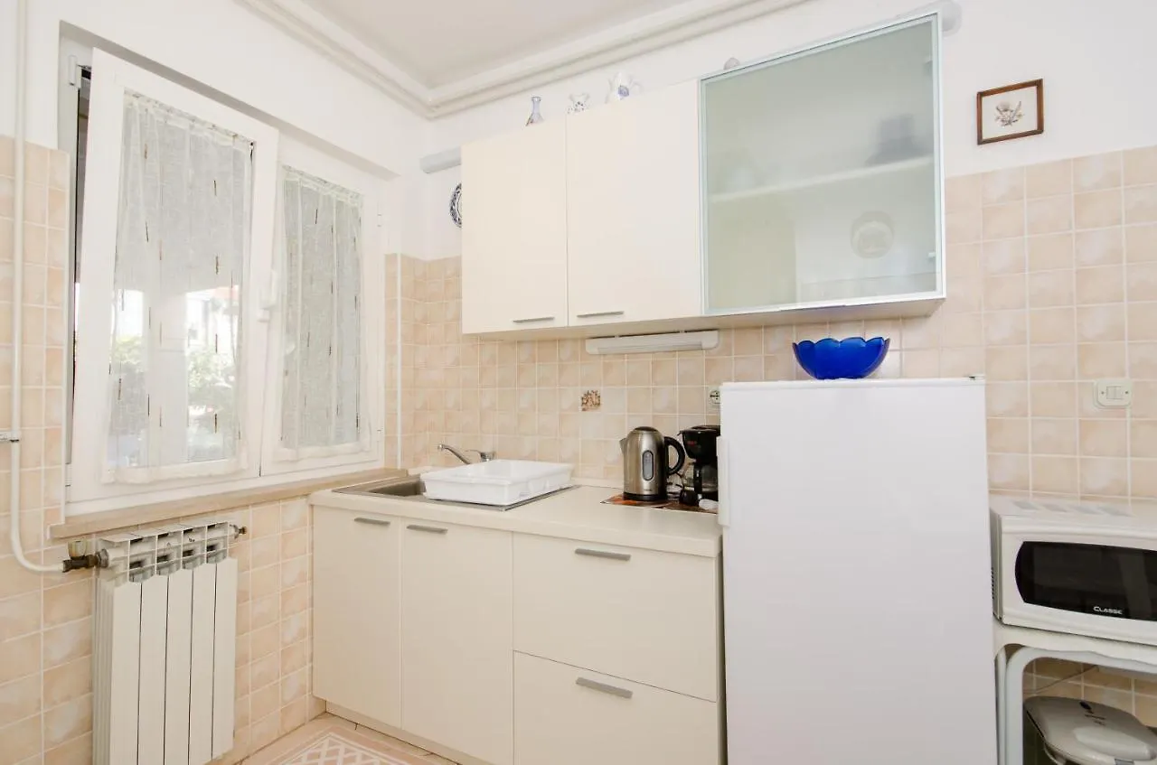 Apartments Bungavilia Rovinj 0*,  Croatia