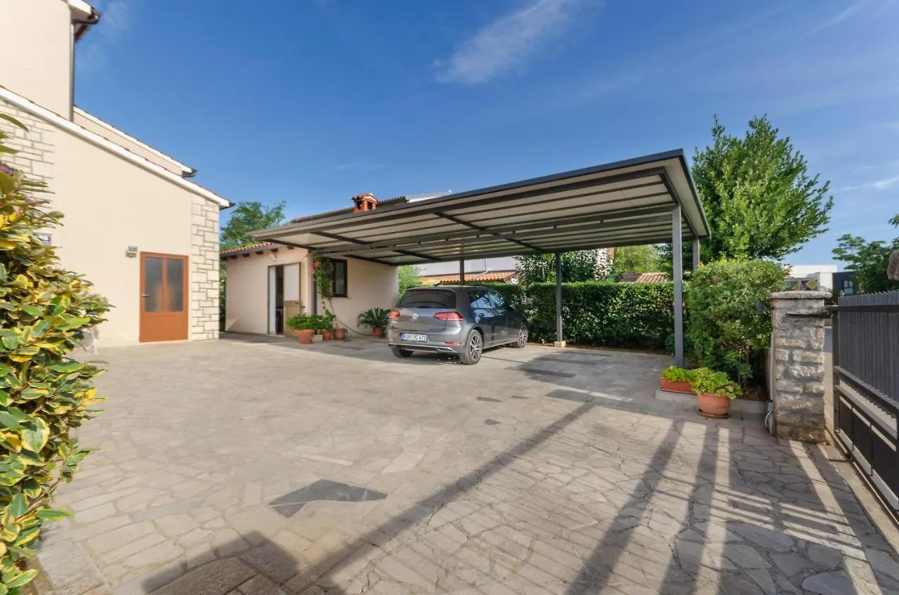 Apartments Bungavilia Rovinj 0*,